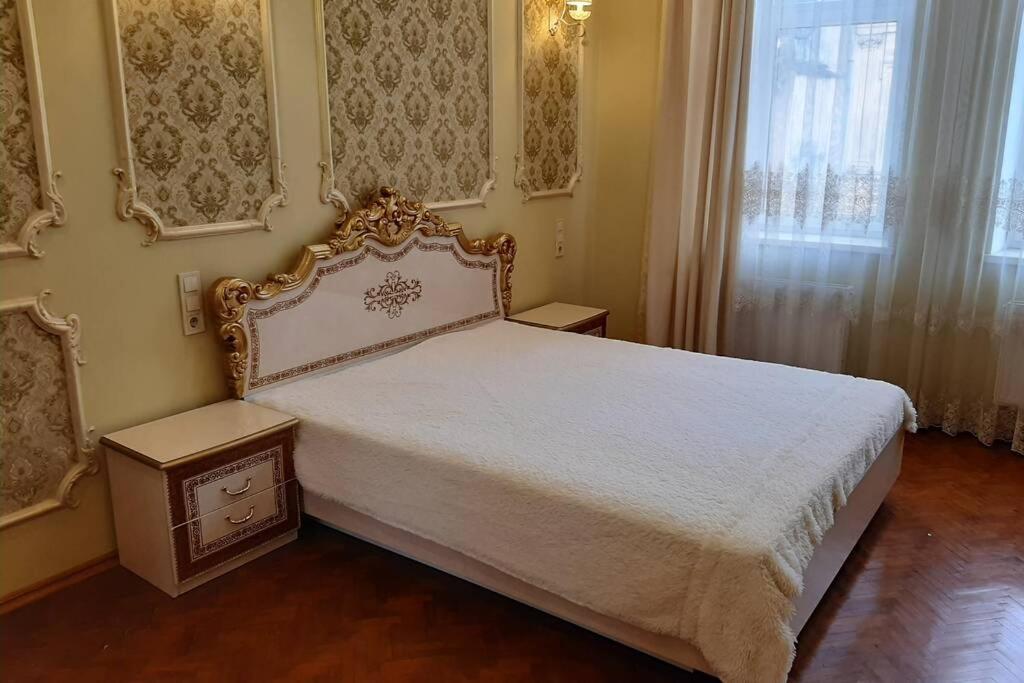 Квартира Возле Оперы Lviv Ngoại thất bức ảnh